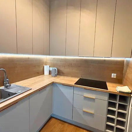 Penthouse 96, #st55, 17 Pietro, Fv Parking Balkon